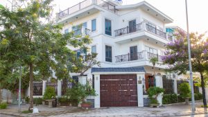 Thi công cửa cuốn lớp cho biệt thự