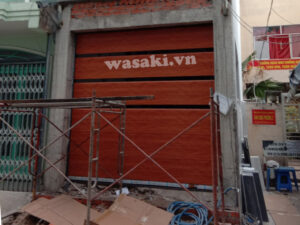 Cửa cuốn giả vân gỗ WASAKI mã T801