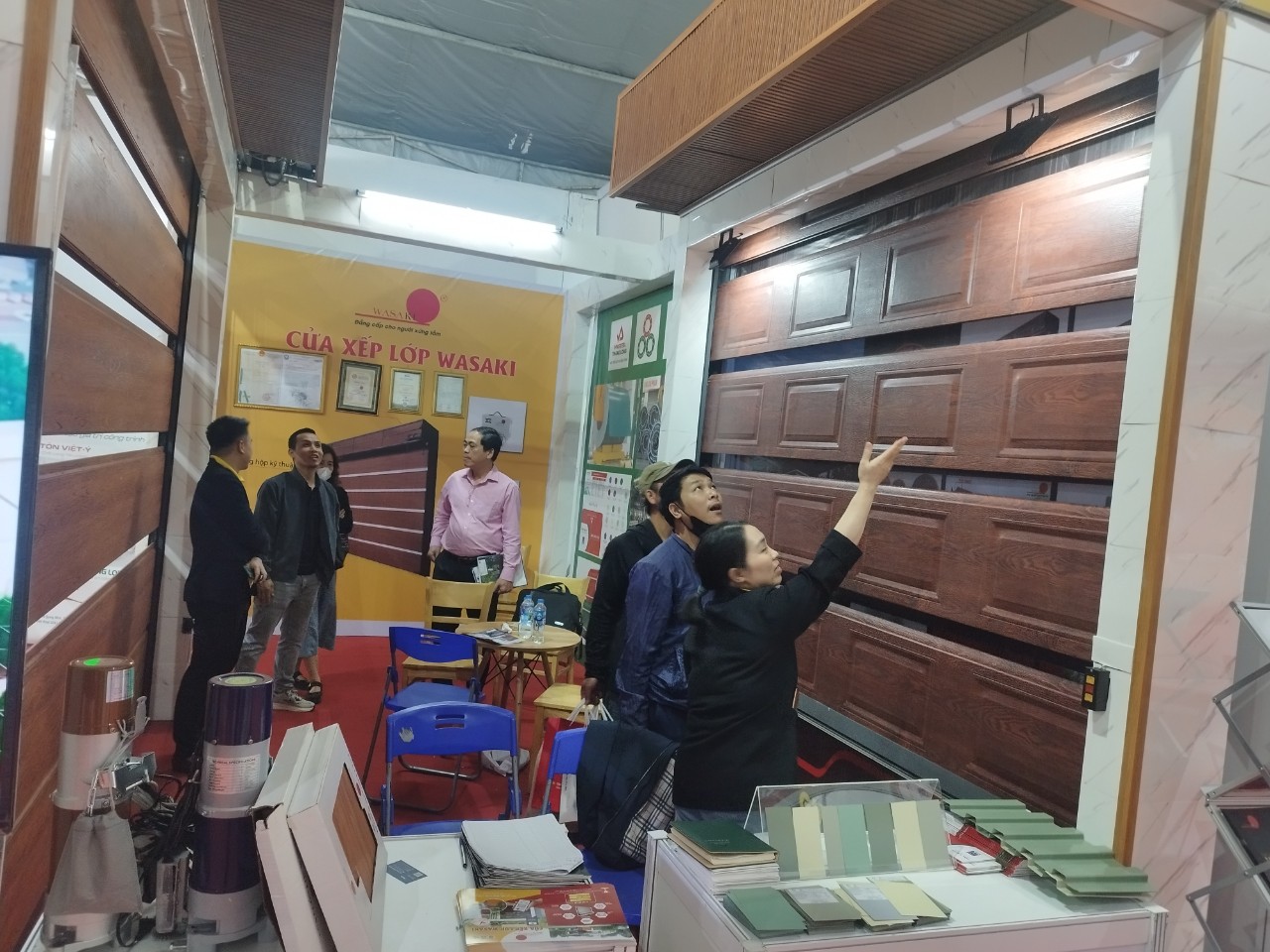 Cua-xep-lop-wasaki-doc-quyen-tai-viet-nam